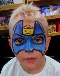 Kinder Schminken Fur Fasching Als Beliebte Superhelden Ideen Anleitungen Kinder Schminken Lego Batman Fasching