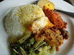 Yesterday i cooked it, my hubby said it's very delicious eventough it's really hot. Nasi Ayam Bali Ibu Mangku In Bali Lebensmittel Essen