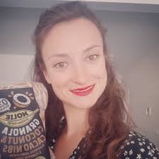 Snack-Time 🕓 Magere eiwitrijke drinkyoghurt zonder toegevoegde suikers.  Klinkt als 🎶 in de oren! Deze drinkyoghurt zorgt voor een optimaal  verzadigend effect, dankzij de ruime hoeveelheid eiwitten. Persoonlijk ben  ik geen fan