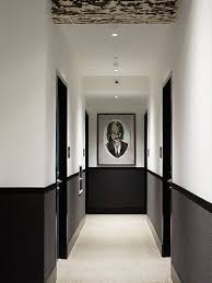 Comment Peindre Des Boiseries Interieures Decorer Un Couloir Idee Deco Couloir Couloir Gris