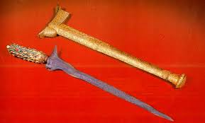 Alat kebesaran cikgu farhanah on emaze these pictures of this page are about:alat kebesaran diraja malaysia. 5 Things You Don T Know About The Keris Locco