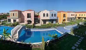 Satildinazi̇lli̇ si̇tesi̇nde deni̇ze sifir yazlik ❗️ kuşadası 'nın en bilindik ve yerleşik sitelerinden olan nazilli sitesinde denize sıfır prices of summerhouses for sale are on sahibinden. Acil Satilik Havuzlu Guvenlikli Denize Yakin Havuzlu Yazlik Villa Kusadasi Davutlar Guzelcamli