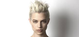 Cela tombe bien, les petites coupes courtes sont terriblement tendances ces derniers temps. Cheveux Les Coupes Courtes Les Plus Tendances De 2020 Grazia