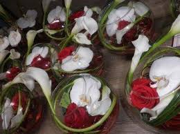 Robe De Mariage Centres De Table Rouge Et Blanc Dans Vase Boule Art Deco Wedding Art Table Floral Art