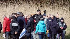 On cite dans la procédure des repas de famille où il y a eu de très fortes altercations entre hubert caouissin et pascal troadec», confirme à ce. Affaire Troadec Arrivee D Hubert Caouissin Sur La Reconstitution Du Quadruple Meurtre