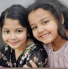 Rupa dear Sona dear come to your father wil u 😅