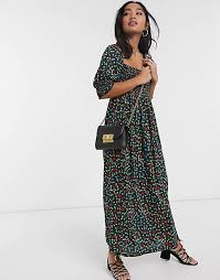 Shop the new collection of clothing, footwear, accessories, beauty products and more. Asos Design Petite Maxikleid Mit Raffung An Der Brust Und Kleinem Muster Asos