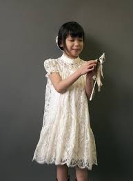 Il sera parfait pour une fille de fleur, mariage à thème vintage ou rustique, fête d'anniversaire, séances de photos et tant d'autres occasions. Une Robe En Dentelle Pour Mes Petites Filles D Honneur Ou Pas Happy Chantilly