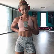 Effektives 15min ganzkörper training für anfänger home workout ohne zusatzmaterial zum mitmachen. Sophia Thiel Man Macht Es Immer Fur Sich Selbst Fitness Star Spricht Uber Ihre Ernahrung Training Und Motivation Bunte De