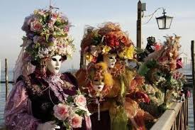 Sanki Maskeli Balo Her Yanda Sahte Yuzler Yuzune Gulseler De Icinde Bir Sey Gizler Bilmiyorum Aklima Nerden Geldi Bu Hisler Gel B Floral Wreath Carnival Venice