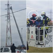 O firmă de arhitectură și design numită „choi + shine a propus un proiect inedit pentru stâlpii de înaltă tensiune din islanda: Pompierul Care L A Salvat Pe TanÄrul Urcat Pe Un Stalp De InaltÄ Tensiune Desemnat Pompierul Lunii Februarie Vrancea24