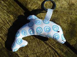 Voici Ce Que Je Viens D Ajouter Dans Ma Boutiqueetsy Porte Cle Quot Dauphin Quot En Tissu Https Fabrication De Marionnettes Porte Cle Marionnette A Gaine