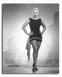 The woman who had once been the number one box office draw in the world put her. Ss2157415 Filmbild Von Kim Novak Promi Fotos Und Poster Bei Starstills Com Kaufen