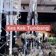 Tahniah sis ucapkan kepada pengantin baru iaitu jurusolek yang terkenal, datuk alha alfa dan isterinya, datin azlin ismail yang telah diijabkabul pada 29 september yang lalu. Oooo Ini Yg Terjadi Kek Kaca Gee Cantik Bridal House