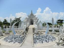 Spectacularly Strange White Temple In Chiang Rai Thailand Alldaychic Tempel