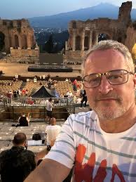 Hi! Anyone from the UK going to KRAFTWERK • DRESDEN • SEMPEROPER ? Im  flying out from Heathrow tomorrow. I think my friend can't make it. If  anyone wants a gig buddy