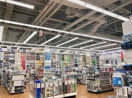 Bed bath & beyond inc <bbby.o> would cut about 500 jobs, including management positions, as part of a restructuring program to turn around its shares of bed bath & beyond inc <bbby.o> were on pace for their worst day ever on wednesday, as disappointing sales numbers raised concerns on wall. Bed Bath Beyond Struggling Cutting Staff Store Photos