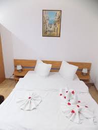 Pensiunea red rose **** este situata in timisoara (romania), in zona rezidentiala modern. Hotel Pensiunea Red Rose Apartments Timisoara