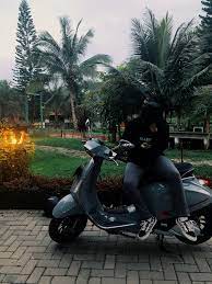 Siap siap vespa primavera edisi 50 tahun meluncur oktober oto. Vespa Matic Aesthetic Vespa Foto Abstrak Fotografi Orang