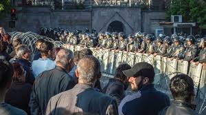 Հայաստան hayastan, հայք hayk h) is a muntainous kintra in eurasie atween the black sea an the caspian sea.it haes laund mairches wi turkey til the wast, georgie tae the north, azerbaijan tae the east an iran tae the sooth. Armenie An Ii De La Revolution De Velours Areion24 News