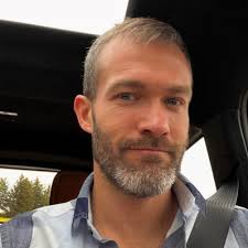 Scott Reser's Instagram, Twitter & Facebook