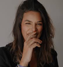 Entre matices … Así lo llevamos. Algunas veces siento que ha sido el año  más complejo que me tocado vivir hasta que volteo y agradezco a Dios por  todo lo vivido. Algunas