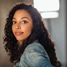 Ellis Holt (@ellishebden)