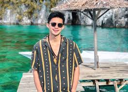 Rey & indrayani rusady ( moment ketika rey menyatakan cintanya ke indy). Biodata Rey Mbayang Biografi Profil Lengkap Karir Fakta Keluarga Agama Pacar Dan Foto Cosmogirl