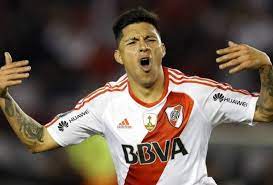 En el medio, leo ponzio era el único sobreviviente, ya que carlos sánchez, matías kranevitter y tabaré viudez le habían dejado su lugar a ignacio fernández, gonzalo martínez y enzo pérez. O Cara Com Forca Coletiva River Tem Em Enzo Perez Seu Ponto De Equilibrio Lance