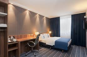 Pauli messe is a business and leisure hotel that's minutes from the attractions of reeperbahn. Holiday Inn Express Hamburg St Pauli Messe Easyjet Holidays