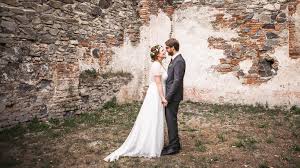 Nach der hochzeit mit hanna weig geht es für jörn nämlich in eine wohlverdiente sommerpause. Gzsz Star Olivia Marei Heiratet Auf Burgruine In Osterreich
