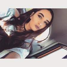 Amber Bellman's Instagram, Twitter & Facebook