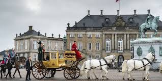 Vacances Royales Cet Ete Emmanuel Duteil Nous Fait Decouvrir Chaque Dimanche La Vie Des Familles Royales Nbsp Premiere Etape Danemark Famille Royale France