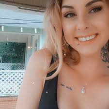 Christin Mitchell (@cq.mama)