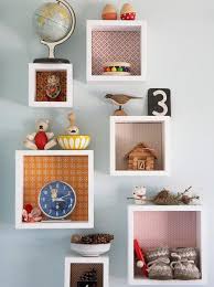 Bu odalarda işlevselliği ve görselliği artıran ürünler ise dekoratif raf modelleri oluyor. Cocuk Odasi Raf Modelleri 2020 Ev Dekorasyonu