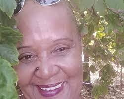 Edith Hendrix's Instagram, Twitter & Facebook