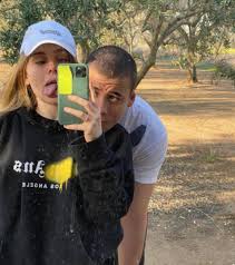 Personaggio molto noto sul web, ha già pubblicato il suo primo singolo dal titolo ego. Jasmine Carrisi Innamoratissima Ecco Chi E Il Fidanzato Della Figlia Di Al Bano E Loredana Lecciso Gossip It