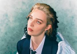 Gia Ford Releases New Single Falling In Love Again