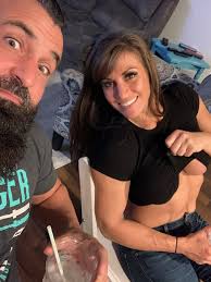 kristen graham on X: ManCrushMonday goes out to the guy that not only  puts up with my craziness but makes me a little crazy too 😘  t.coqxx4WryyC4  X