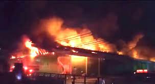 Mulat menjelaskan bahwa kebakaran diduga terjadi akibat panel listrik yang meledak. A4ma7rkgf12wgm