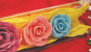 Kalian mau tau cara membuatnya ayo baca blog saya ini. Cara Membuat Kerajinan Dari Sabun Mandi Dengan Teknik Ukir Mengukir