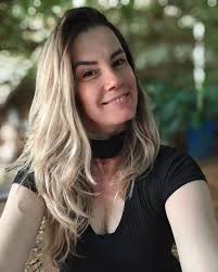 𝒟𝑖𝑎𝑛𝑎 𝐿𝑜𝑝𝑒𝑠