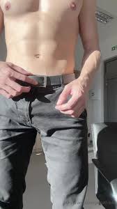 Yngathlete quick one and back to business | GayPornTube