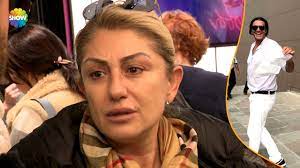 Gerçek ismi hatice yıldız levent olan fakat muazzez ersoy adıyla tanınan nostalji kraliçesi muazzez ersoy, ilk evliliğini 1974 yılında daha 16 yaşında yaptı. Muazzez Ersoy Ismet Ozhan In Adini Duyunca Sinirlendi Youtube