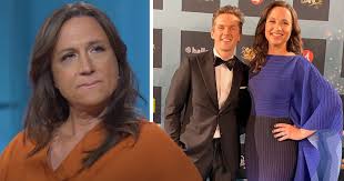 Men när petra vaknade upp ur sina dagdrömmar befann hon sig likafullt i familjen medes anspråkslösa mexitegelvilla på. David Lindgrens Besked I Kulisserna Visar Upp Sanningen Om Petra Mede Bakom Fasaden