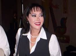 درجة البكالوريوس من قسم السيناريو من المعهد العالي للسينما عام 1990، لكن بالرغم من ذلك كرست نفسها أكثر للتمثيل بين السينما والتليفزيون، ومن أشهر أعمالها: Ù†Ù‡Ù‰ Ø§Ù„Ø¹Ù…Ø±ÙˆØ³ÙŠ ØªÙ†Ø´Ø± ØµÙˆØ± Ø¬Ø¯ÙŠØ¯Ø© Ù„Ù‡Ø§ Ù…Ø¹ Ø§Ø¨Ù†ØªÙ‡Ø§ Ø§Ù„Ø´Ø§Ø¨Ø© Ø´Ø§Ù‡Ø¯