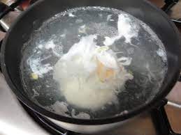 Poached Eggs : Domestic vs Professional | Aspiring Domestic Chef