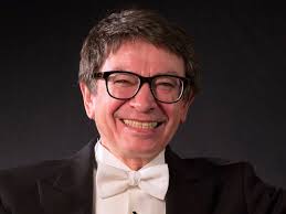 Te presentamos a Aníbal Robles Kelly! Flautista de alto nivel invitado del  @festinflauta_cdmx y pedagogo de la ESM-INBA Estudió en la Escuela Superior  de Música, donde se graduó con Mención Honorífica. Recibió