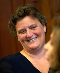 All in a day's work: The tie that bindsLe travail au quotidien