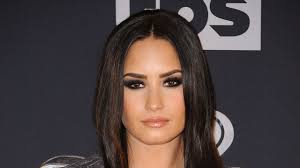 Demi Lovato Goes Makeup-Free